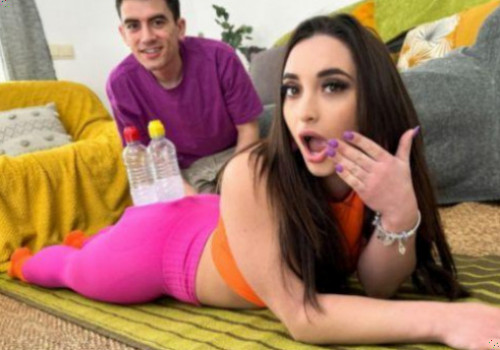 Chị gái cho em trai thoải mái quậy phá trên mông nóng bỏng