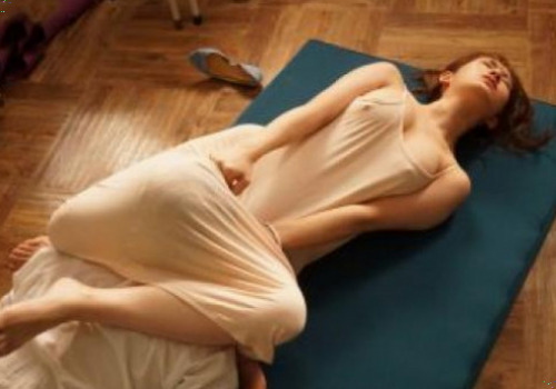 Cô giáo dáng cực phẩm khiến học sinh mất kiểm soát