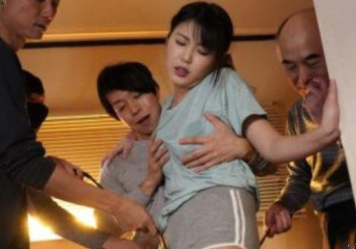 Cô vợ lẳng lơ làm gái điếm quanh khu phố