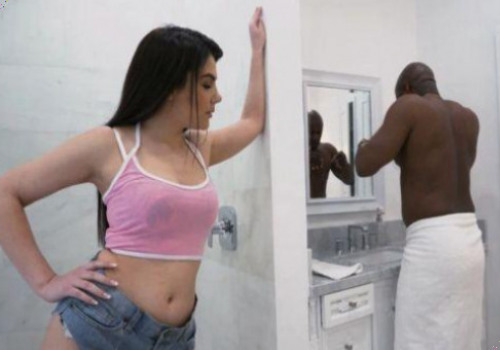 Con gái dâm đãng phát cuồng khi thấy chim to của cha dượng