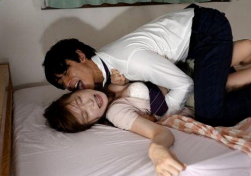 Em gái xinh nóng bỏng đi làm ngày đầu bị đồng nghiệp cưỡng bức