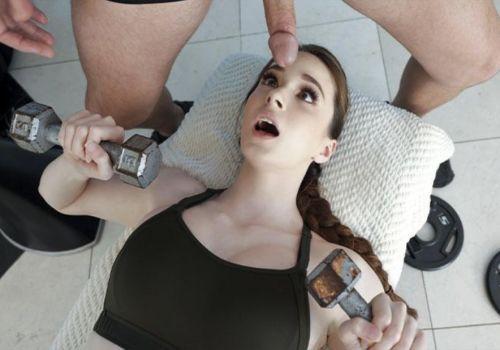 Nàng teen xinh đẹp đi tập gym bị các anh buồi to thèm đụ