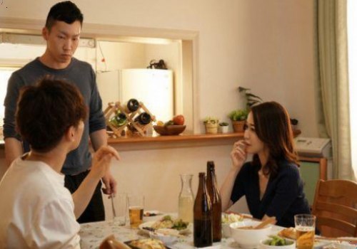 Sang thăm nhà bạn cạn sạch tinh trùng vì mẹ bạn quá quyến rũ