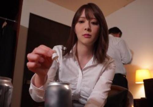 Sếp nữ mời nhậu bia nhằm tăng cảm xúc tình dục