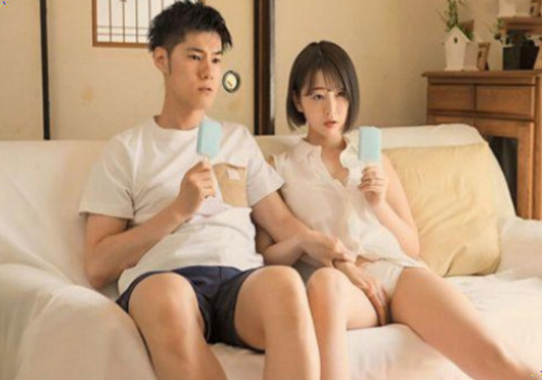 Thanh niên bí mật quan sát anh chị làm tình để học hỏi