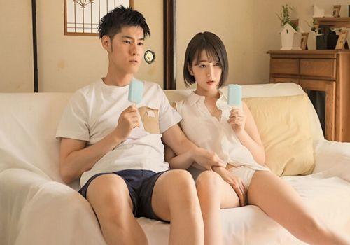 Thanh niên bí mật quan sát anh chị làm tình để học hỏi