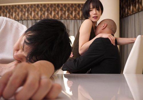 Vợ ngoan âm thầm làm tình với sếp giúp chồng thăng tiến