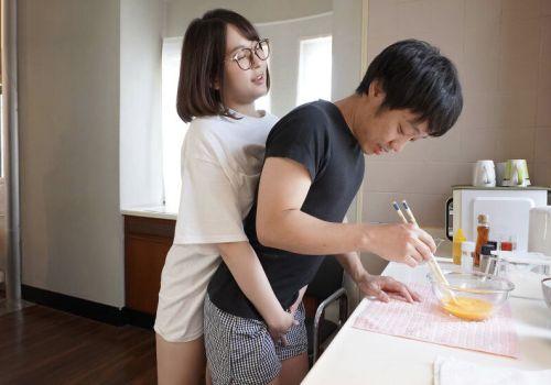 Vui vẻ cùng cô em đồng nghiệp sau giờ làm việc